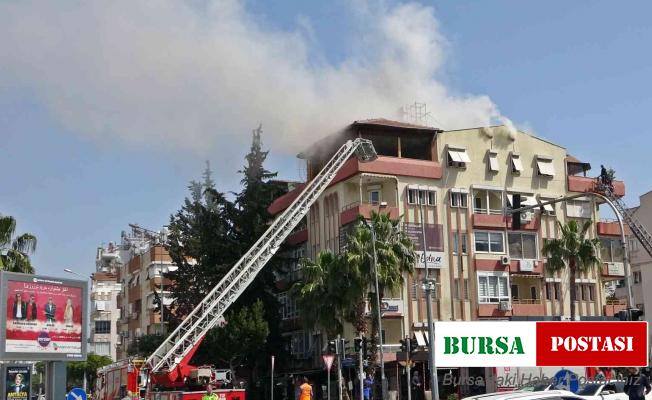 Antalya’da mahalleyi dumana boğan yangın