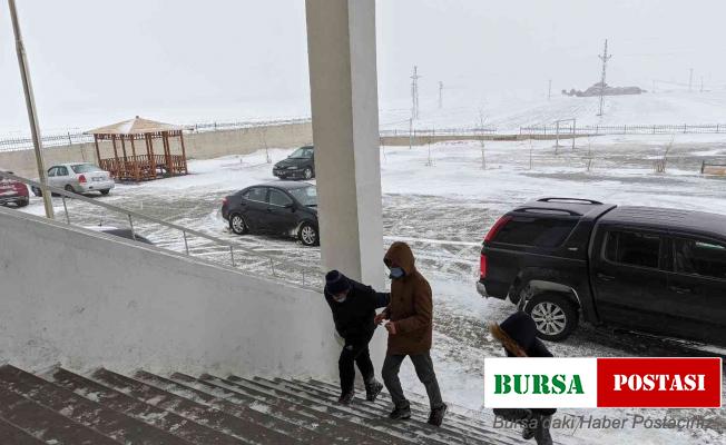 Ardahan’da köy yolları kapandı, Posof ilçesinde okullar tatil edildi