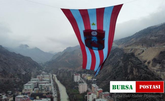 Artvin’de dev viyadüklere asılan Trabzonspor bayrağının kaldırılmasıyla ilgili açıklama geldi