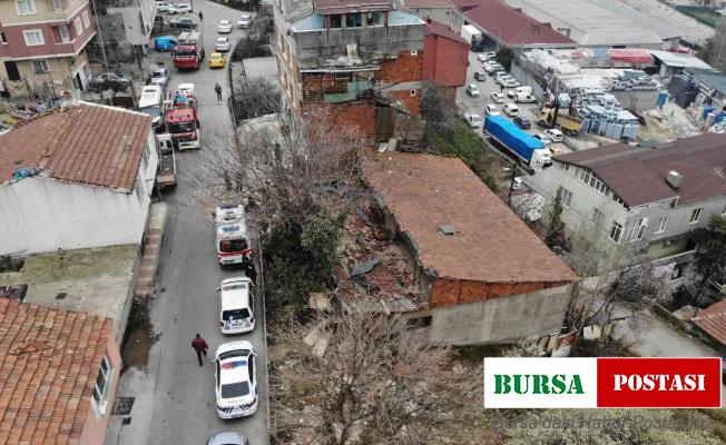 Ataşehir’de 2 katlı evin çatısı çöktü