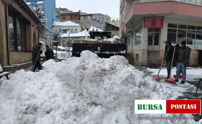 Bayburt’ta karla mücadele sürüyor