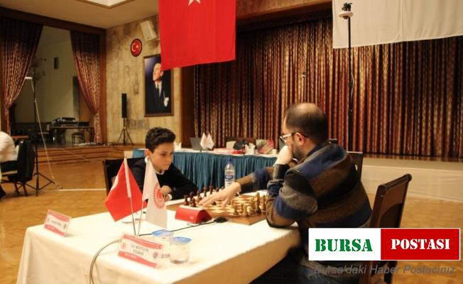 Bursa Büyükşehir Belediyesporlu satranççı Ediz Gürel TBMM Kupası’nda ikinci oldu