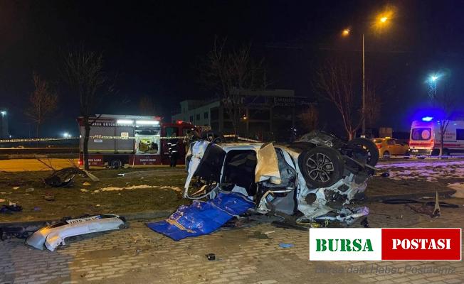 Bursa’da otomobil taklalar atarak 50 metre sürüklendi: 2 ölü