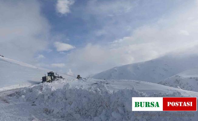 Elazığ’da kapalı 37 köy yolunun açılması için çalışmalar sürüyor