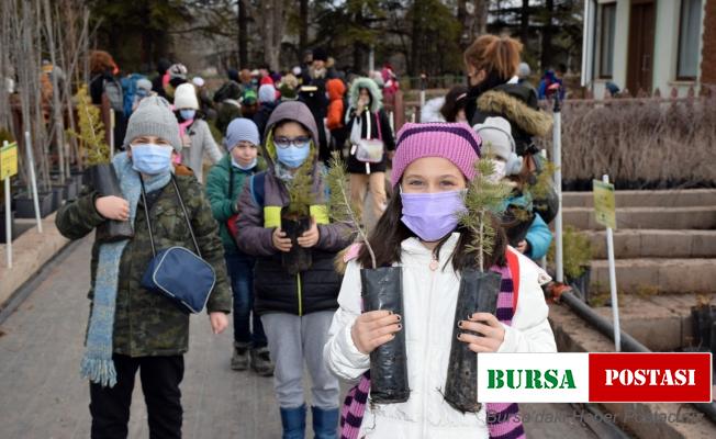 Fidanlığın minik ziyaretçileri eğlenerek öğrendi