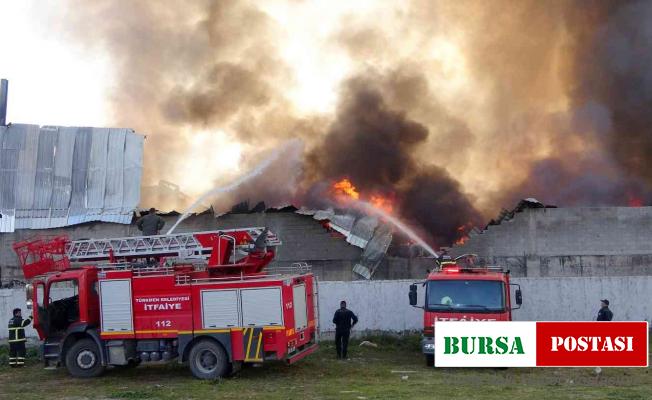 Geri dönüşüm fabrikasında çıkan yangını söndürme çalışmaları devam ediyor