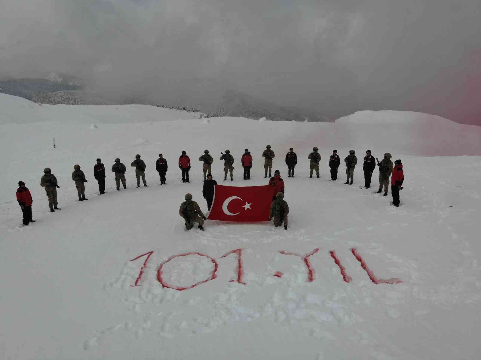 Ilgaz Dağının dorukunda İstiklal Marşını, Mehmet Akif Ersoy’u ve ılar