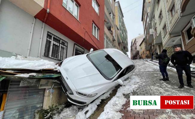 Kağıthane’de karda kayan araç doğalgaz kutusunu patlattı