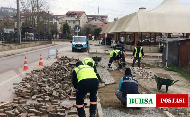 Kar yağışı sebebiyle bozulan yollar tamir ediliyor