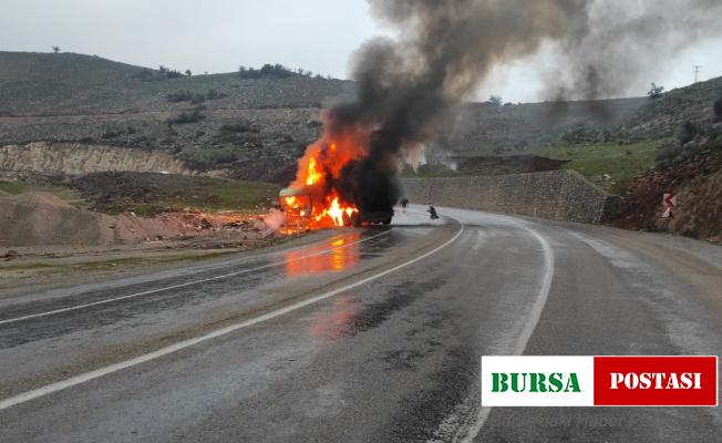 Kilis’te seyir halindeki tır alev topuna döndü