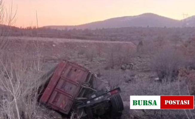 Konya’da kamyon şarampole devrildi: 1 ölü, 1 yaralı