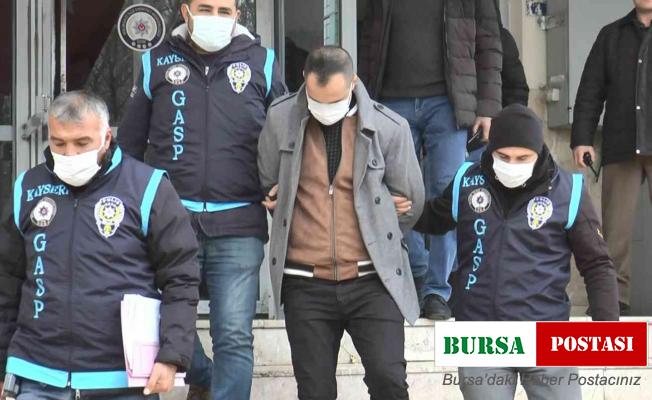 Kuyumcuda dehşet: Sarrafı boynundan bıçakladı, bileziği çalıp kaçtı