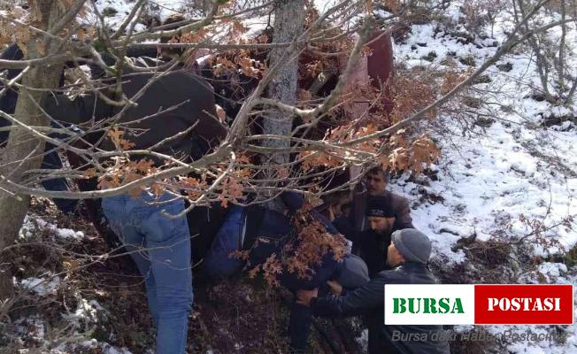 Manisa’da otomobil uçuruma yuvarlandı: 2 yaralı