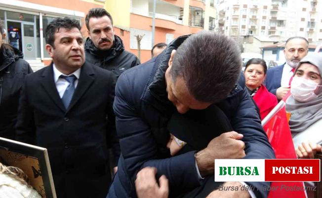 Mustafa Sarıgül Diyarbakır’da evlat nöbeti tutan aileleri ziyaret etti