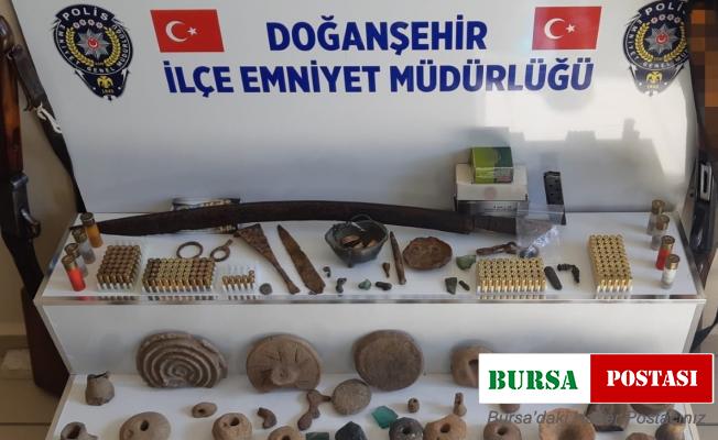 Polis uyuşturucu madde ararken tarihi eser buldu