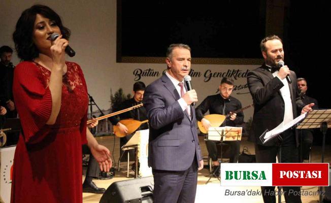 Rektör Elmacı, konserde Çanakkale türküsünü seslendirdi