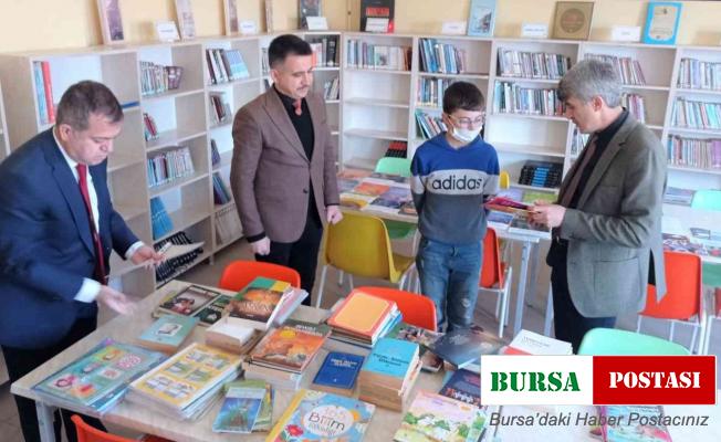 Rektör Prof. Dr. Kazım Uysal,  İnköy Ortaokulu’na kitap bağışladı