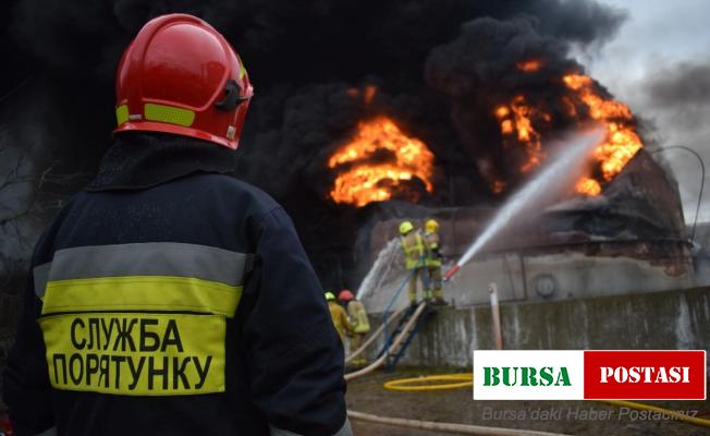 Rivne’de vurulan yakıt deposundaki yangın 3 gündür söndürülemiyor