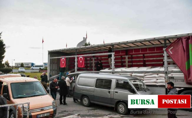 Rizeli arıcılar arı besleme şekeri dağıtımına yoğun ilgi gösterdi