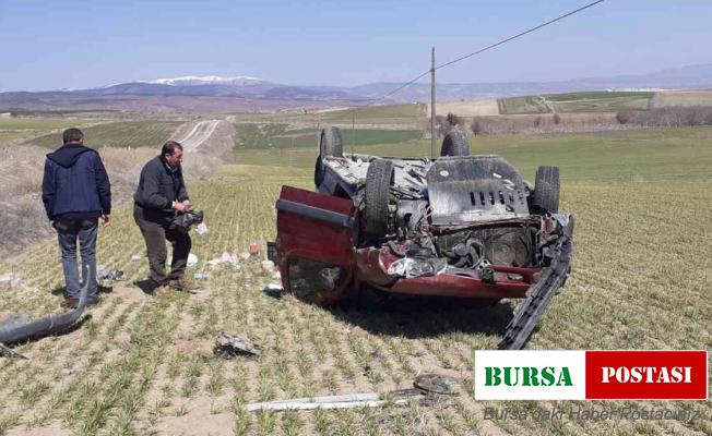 Şarampole devrilen hafif ticari araçta 1’i ağır 3 kişi yaralandı