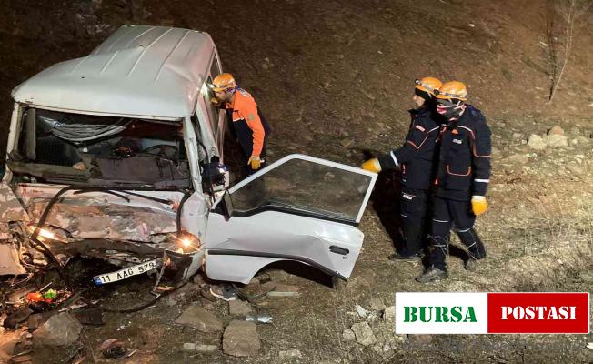 Şarampole devrilen minibüste 1 kişi öldü, 2 kişi ağır yaralandı