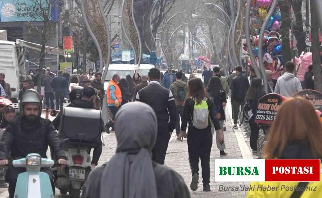 Sıcak havayı fırsat bilen Yalovalılar soluğu sokakta aldı