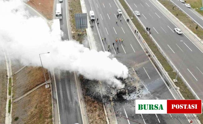 Tuzla’da otomobil tıra çarptı, çarpışmanın ardından tır ve otomobil alev alev yandı